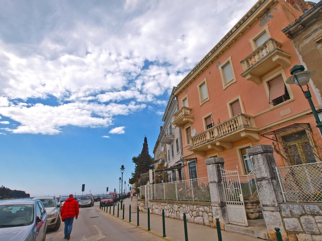 Apartments By The Sea 1050 Rovinj Exterior photo